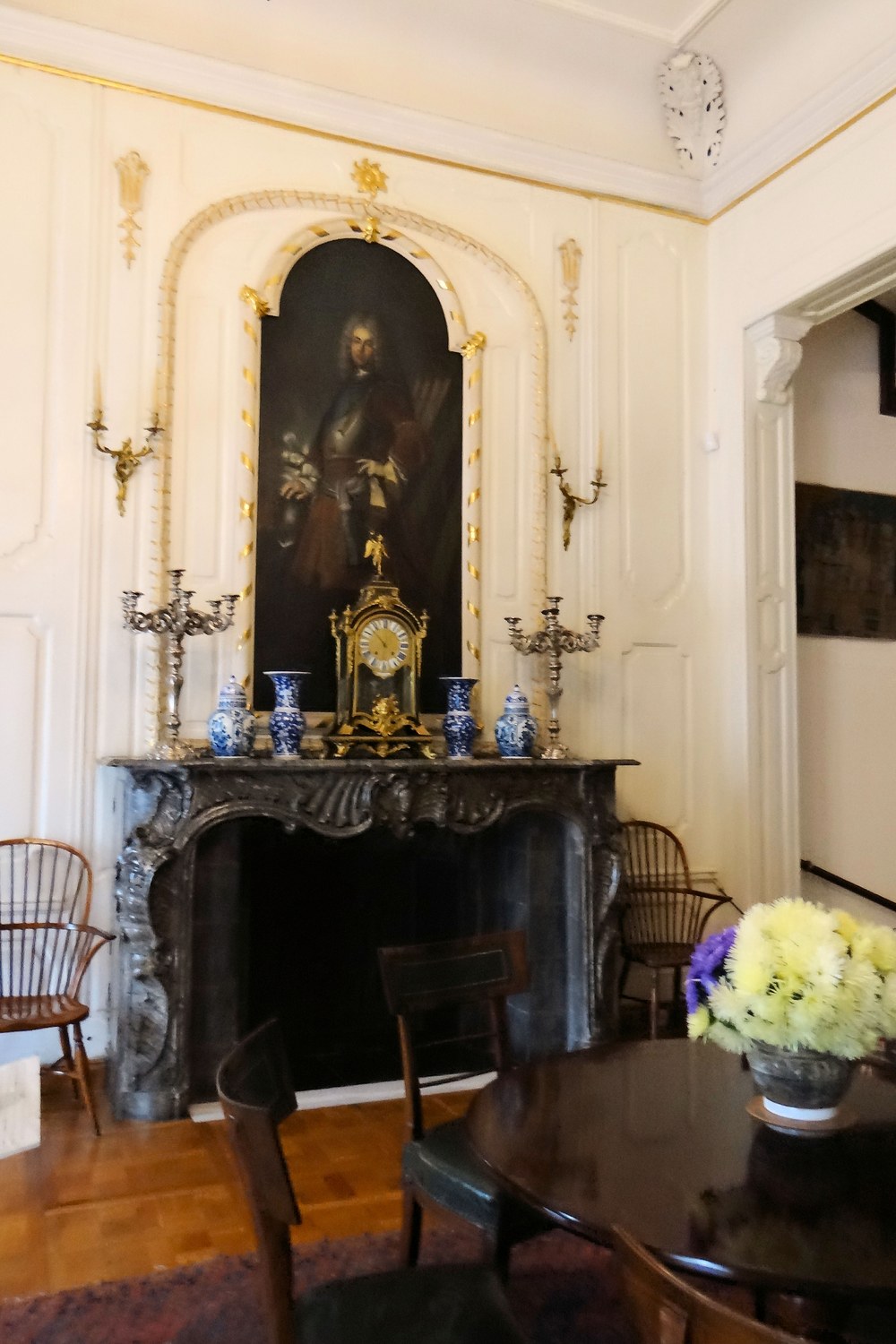 Calm dining room with room to breathe